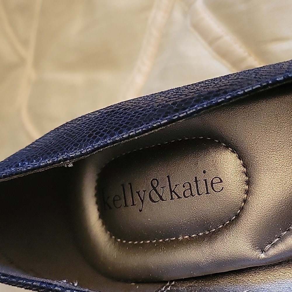Shoes - Picture 4 of 7
